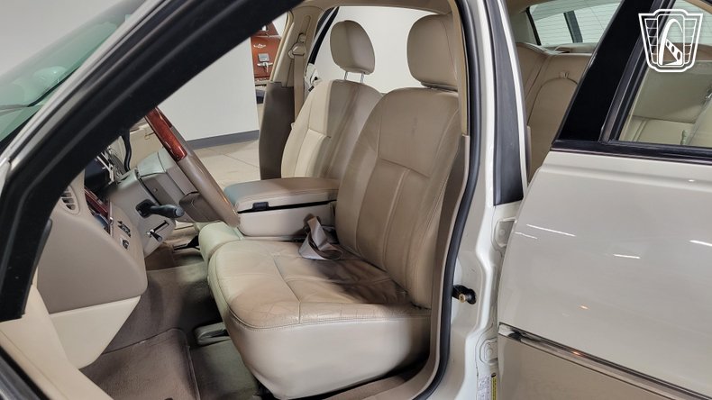 2005 Lincoln Town Car 14