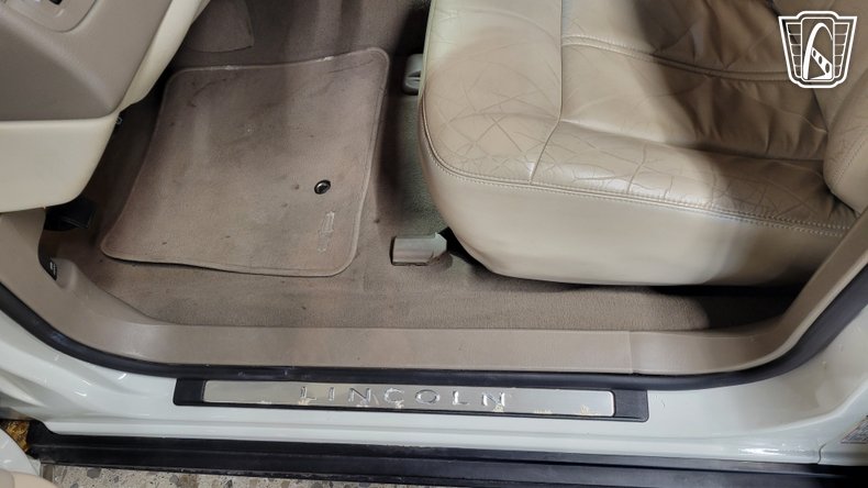 2005 Lincoln Town Car 102