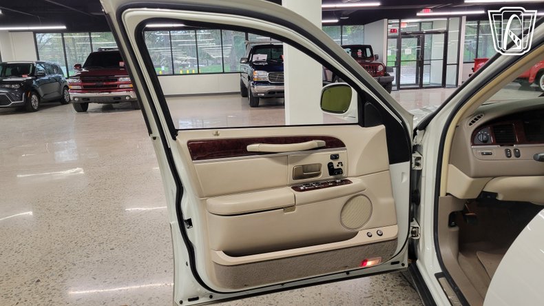 2005 Lincoln Town Car 101