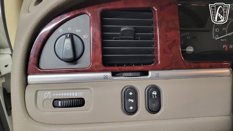 2005 Lincoln Town Car 106