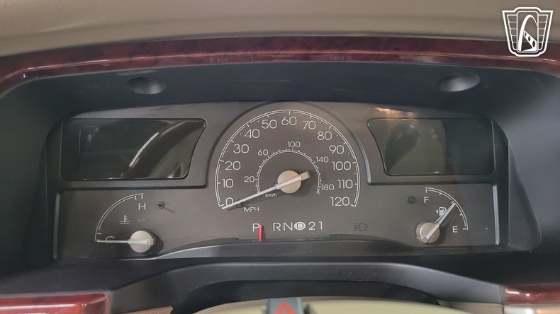 2005 Lincoln Town Car 107