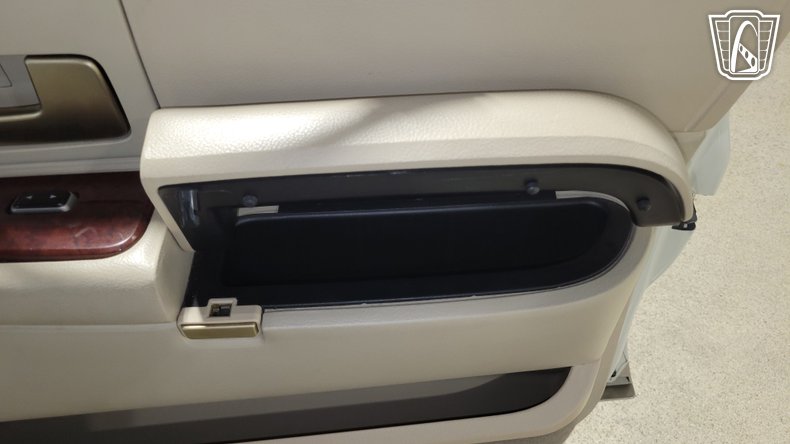 2005 Lincoln Town Car 126