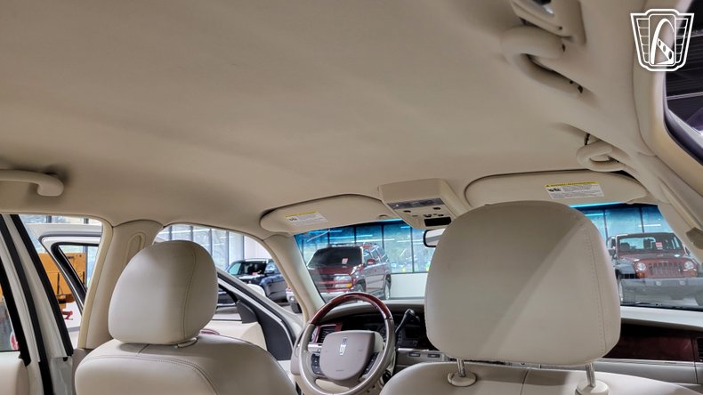 2005 Lincoln Town Car 129