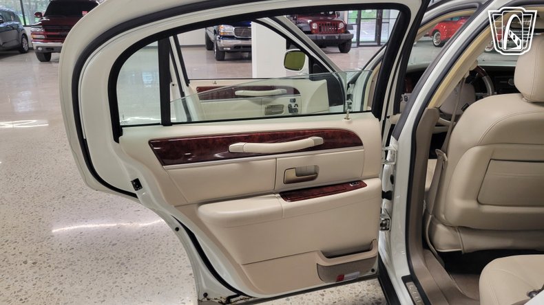 2005 Lincoln Town Car 131