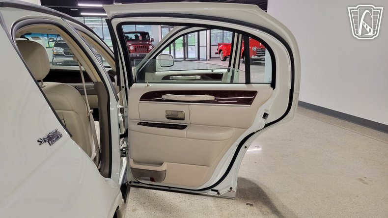 2005 Lincoln Town Car 135