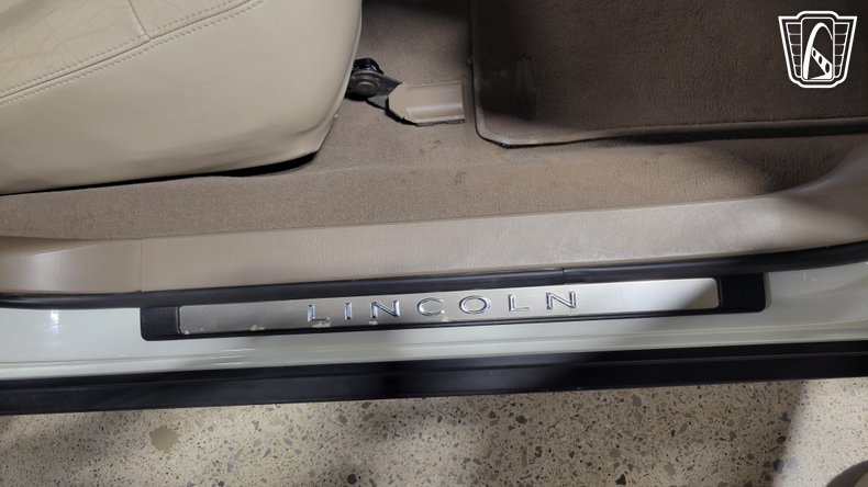 2005 Lincoln Town Car 137