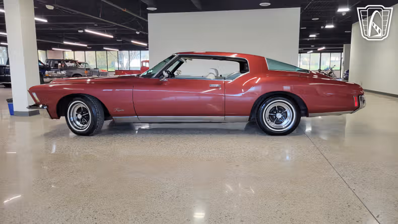 1972 Buick Riviera second image