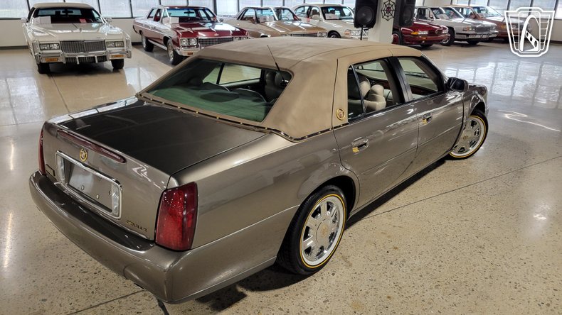 2003 Cadillac DeVille 34