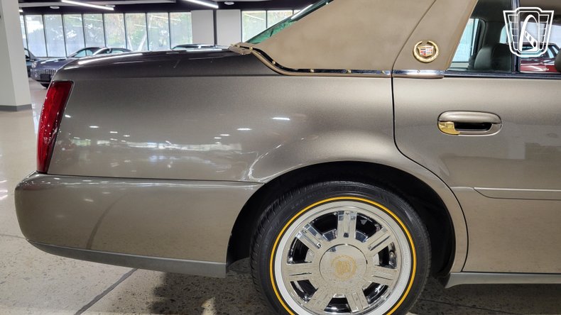 2003 Cadillac DeVille 38