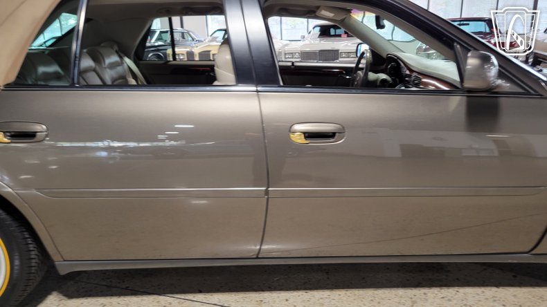 2003 Cadillac DeVille 39