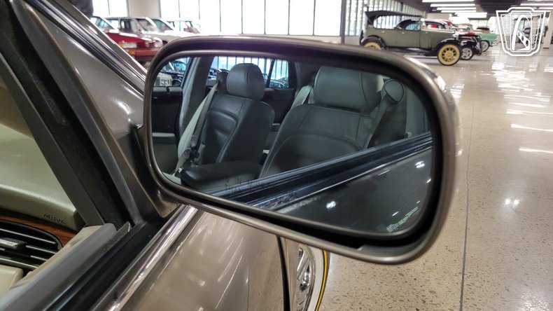 2003 Cadillac DeVille 77