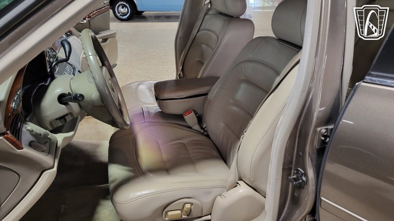 2003 Cadillac DeVille 16