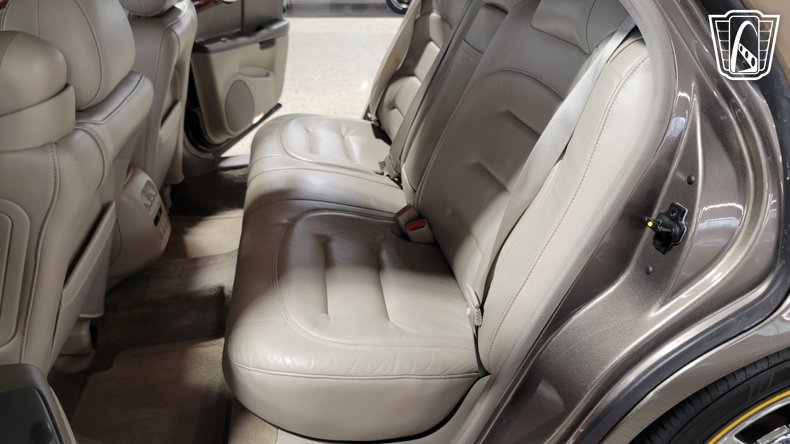 2003 Cadillac DeVille 18
