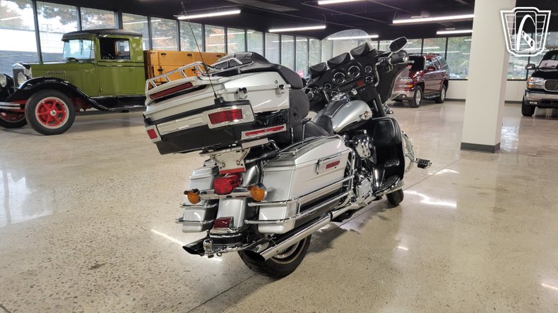 2003 Harley Davidson FLHTCUI 23