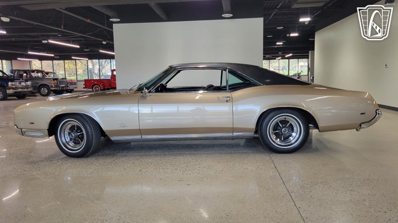 1967 Buick Riviera 2