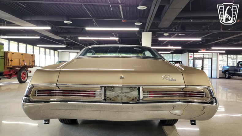 1967 Buick Riviera 3