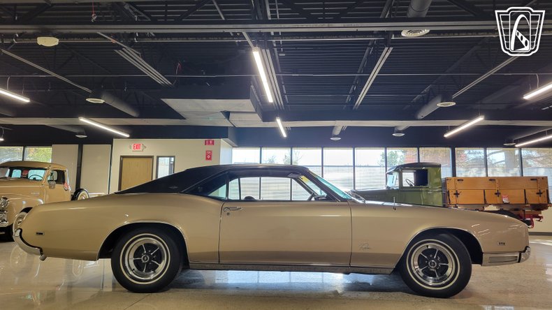 1967 Buick Riviera 32