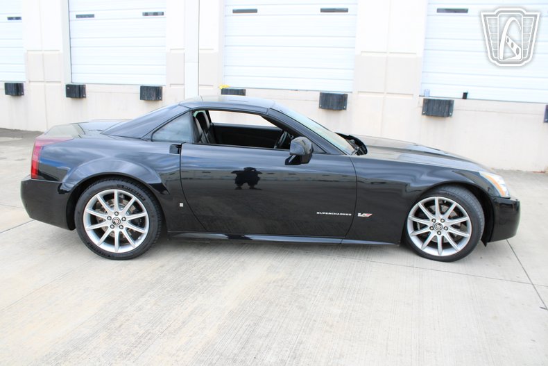 2006 Cadillac XLR-V 40