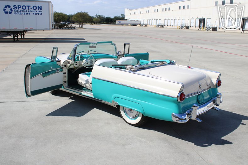 1955 Ford Fairlane 23
