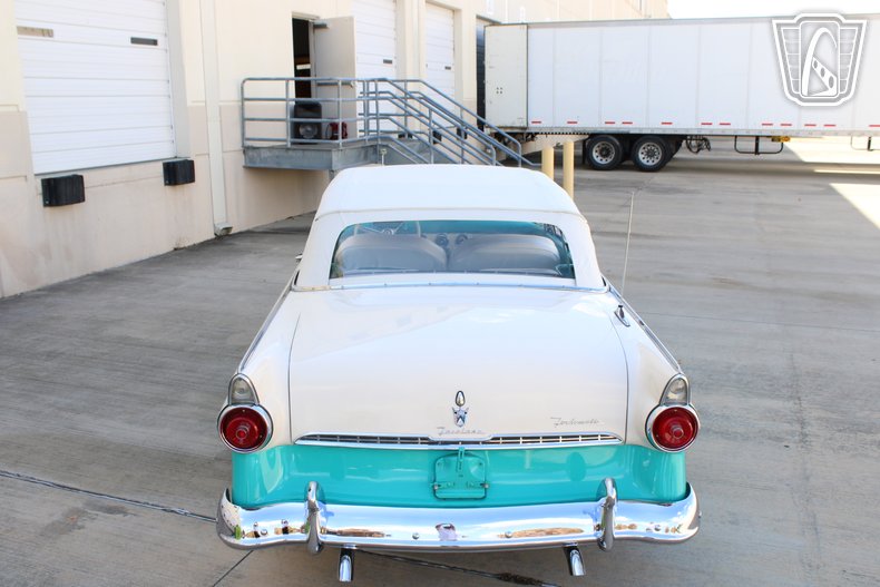 1955 Ford Fairlane 33