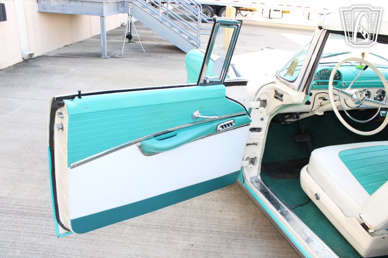 1955 Ford Fairlane 17