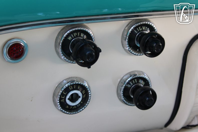 1955 Ford Fairlane 122