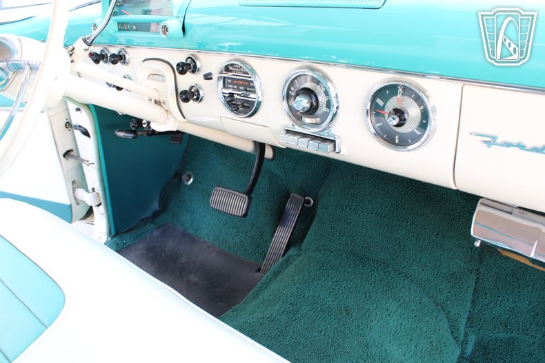 1955 Ford Fairlane 136