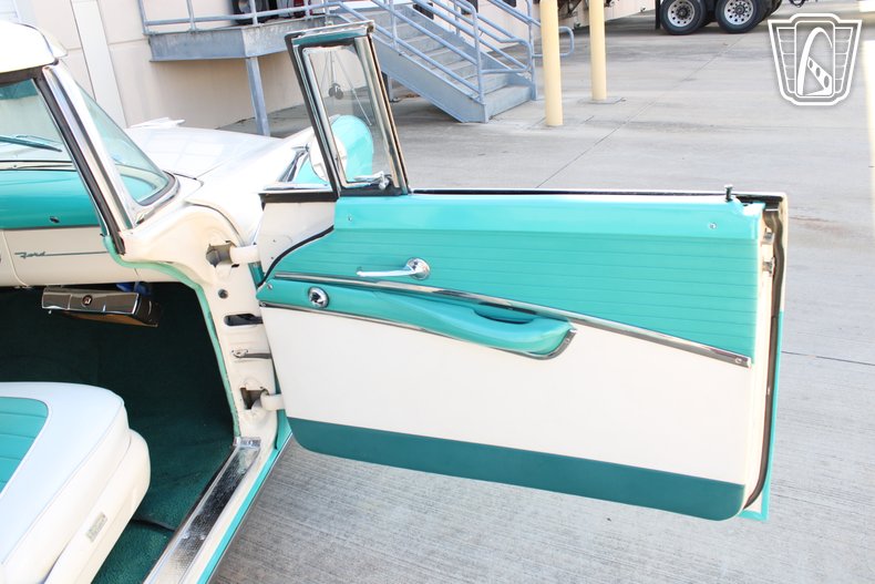 1955 Ford Fairlane 18