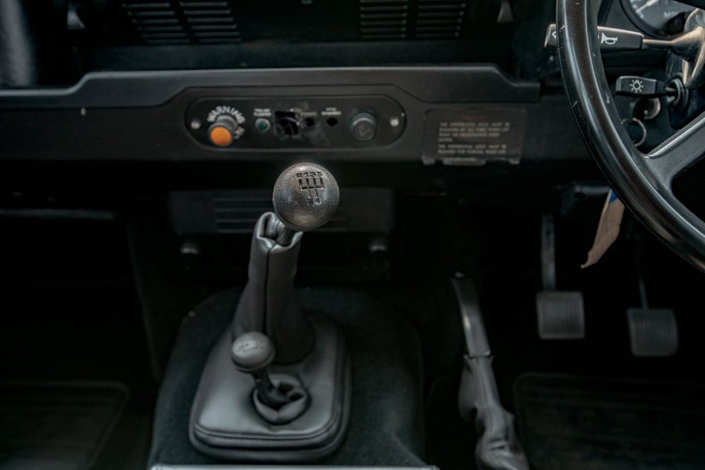 1992 Land Rover Defender 14