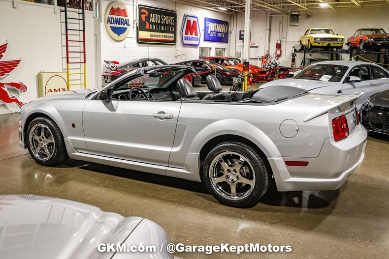 2005 Ford Mustang 28