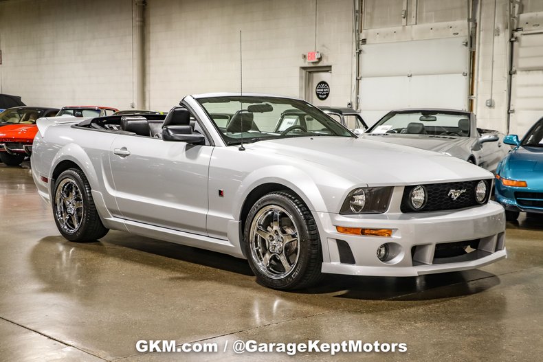 2005 Ford Mustang 35