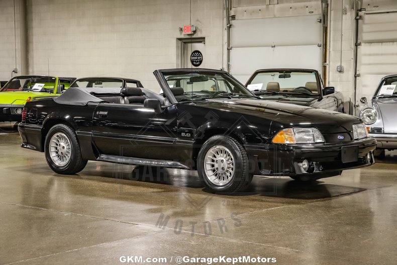 1990 Ford Mustang 1