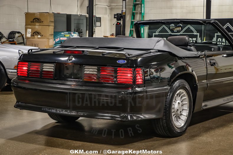 1990 Ford Mustang 60