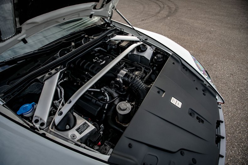 2015 Aston Martin V8 Vantage 5