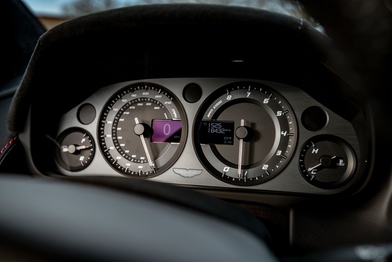 2015 Aston Martin V8 Vantage 10