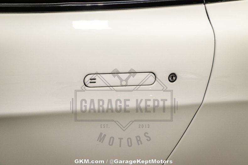 2015 Aston Martin V8 Vantage 43