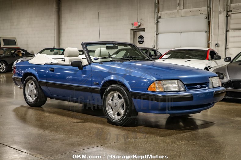1989 Ford Mustang 32