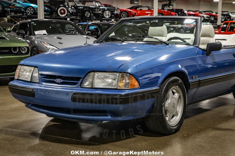 1989 Ford Mustang 40