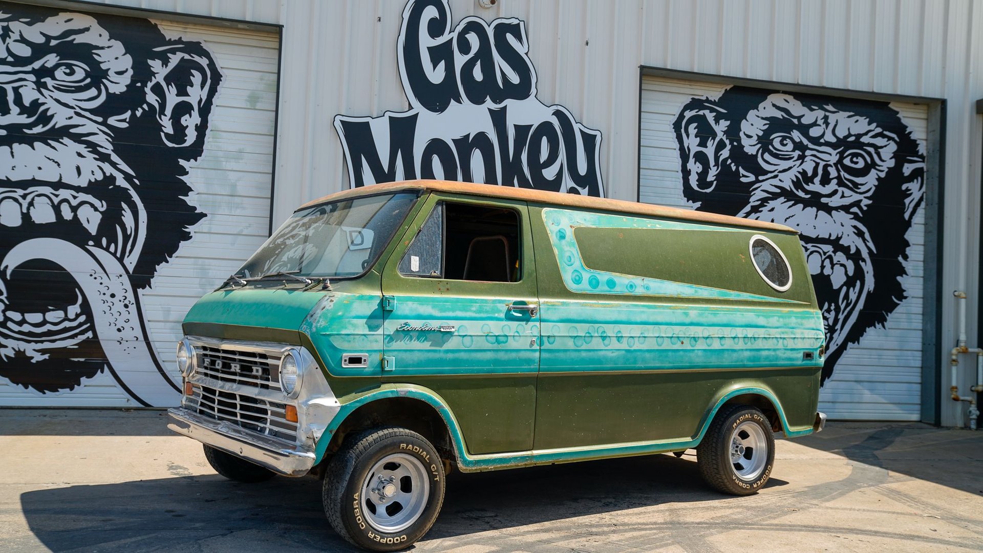 1972 Ford Econoline Gas Monkey Garage