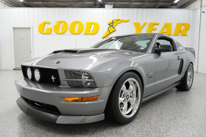 2006 Ford Mustang GT 2