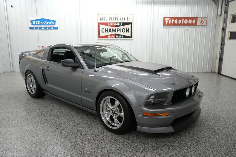 2006 Ford Mustang GT 19