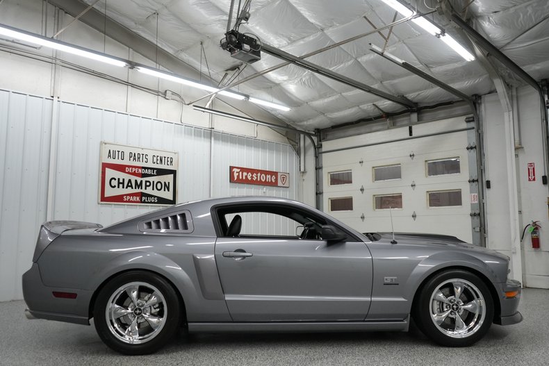 2006 Ford Mustang GT 18