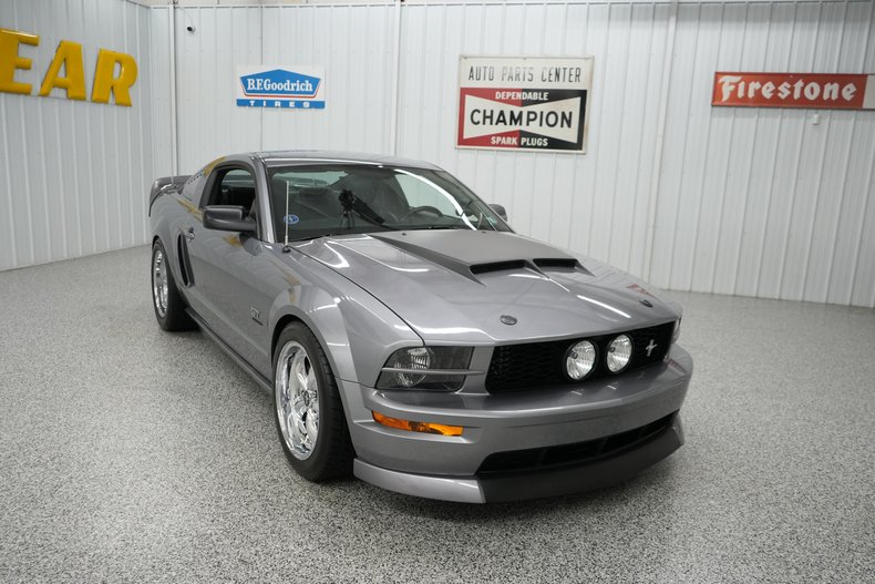 2006 Ford Mustang GT 21