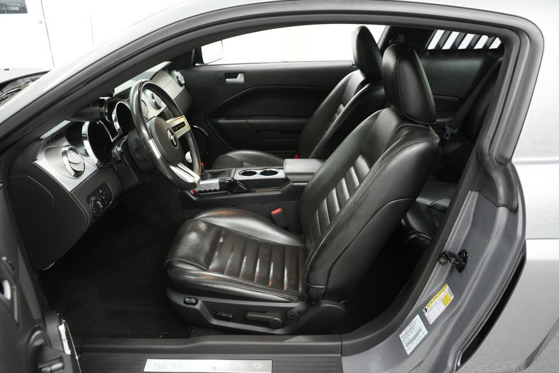 2006 Ford Mustang GT 36