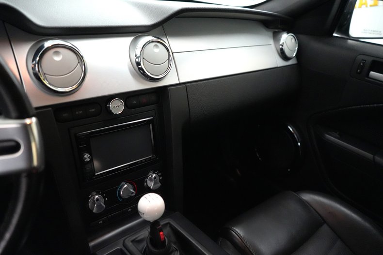 2006 Ford Mustang GT 42
