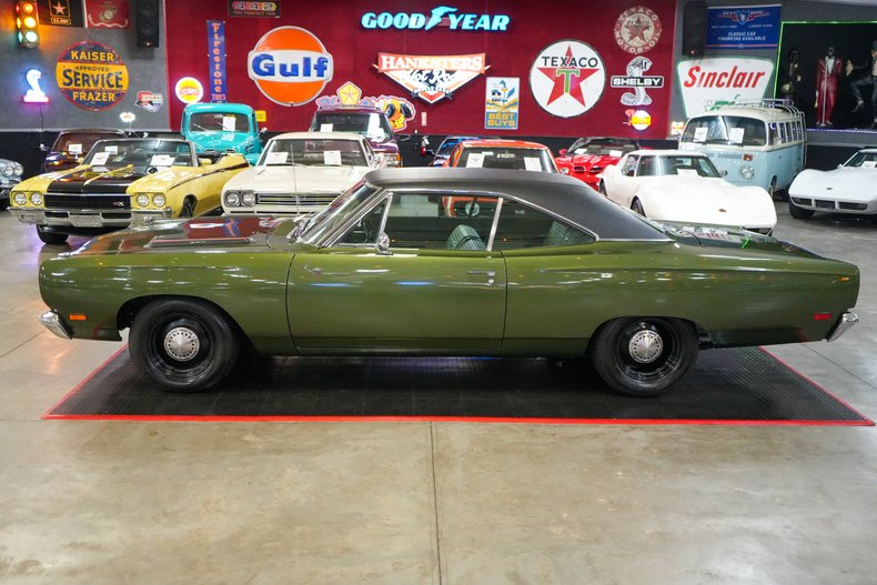 1969 Plymouth Roadrunner 11