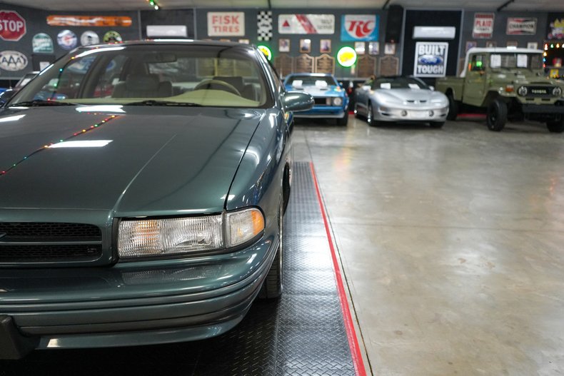 1996 Chevrolet Impala SS 27