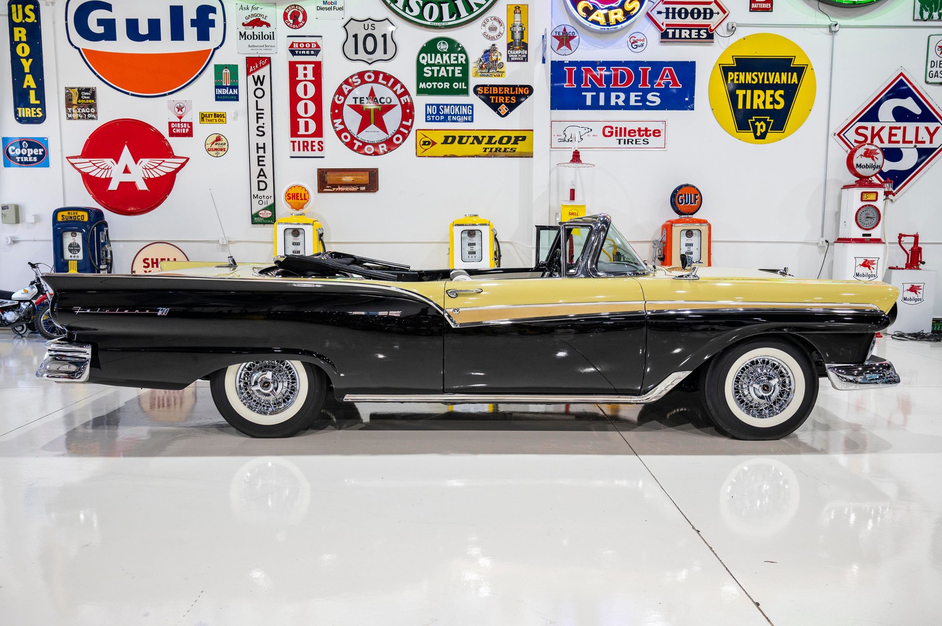 For Sale 1957 Ford Sunliner