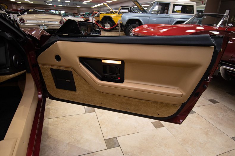 1986 chevrolet corvette convertible pace car edition