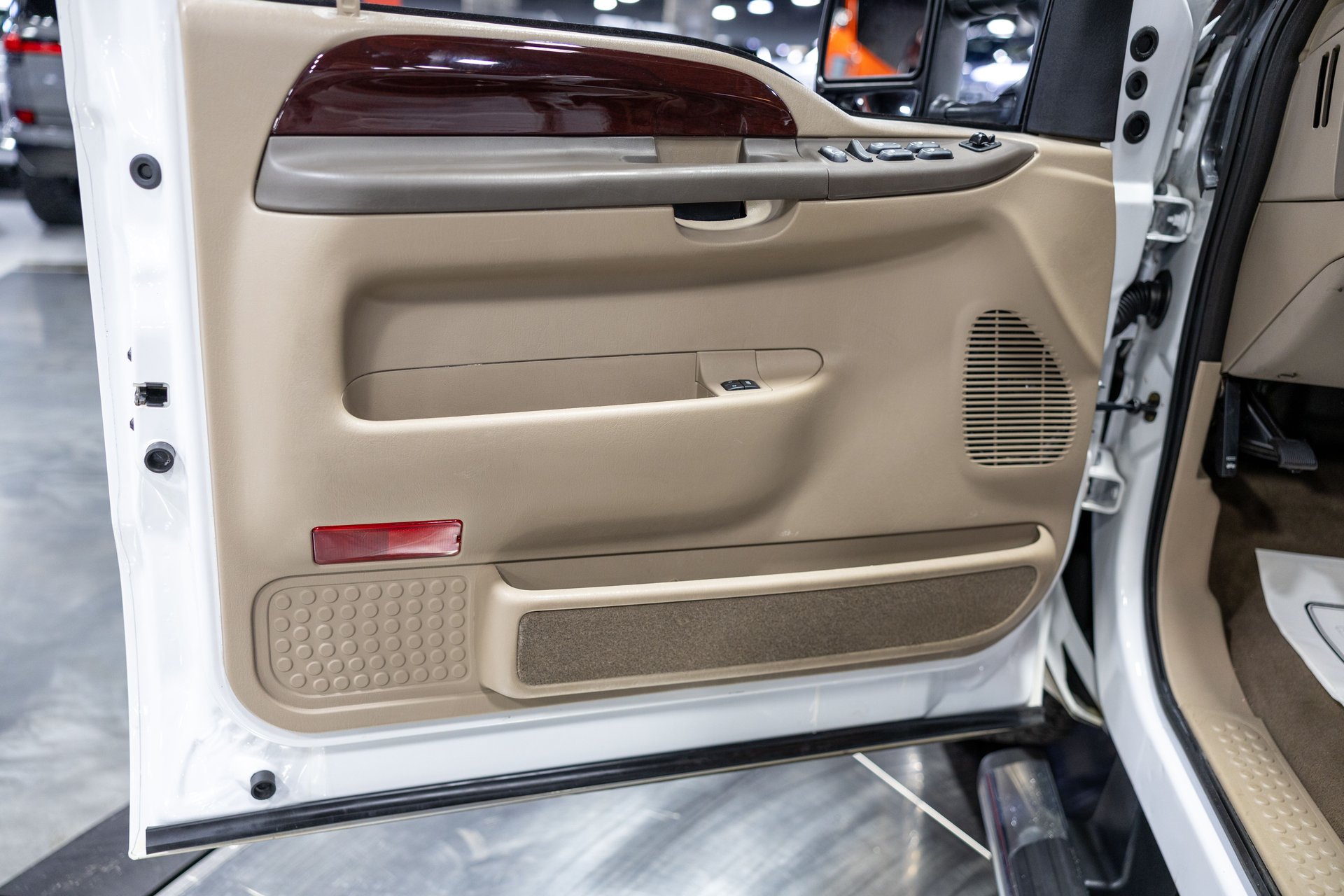 2004 Ford Excursion | King of Cars and Trucks